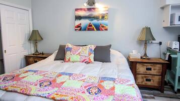 1 bedroom, desk, WiFi