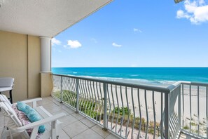 Property grounds - Luxury Beach Front at Fairwinds Private garage/Free wifi/Beach Equipment (Indian Shores)