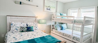 Beach Paradise VI-Downtown Waterfront Bayview, Luxury Boardwalk Condo with POOL!