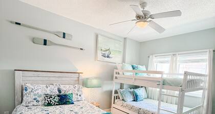 Beach Paradise VI-Downtown Waterfront Bayview, Luxury Boardwalk Condo with POOL!