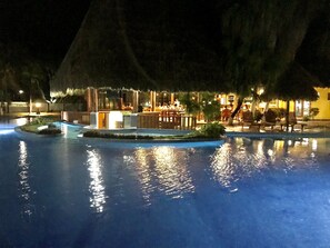 Breakfast, lunch and dinner served - Nandel Beach Resort (La Cruz)