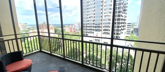 Modern 2 bedroom Condo w/ Skyline View