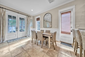 House, Multiple Beds (Bungalos 2437) | Dining
