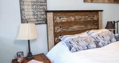Fifth Avenue | The Jypsy Inn | Muskoka