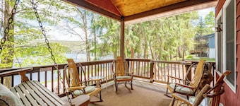 Charming Dog Friendly Cottage w/ Dock & Fire Pit
