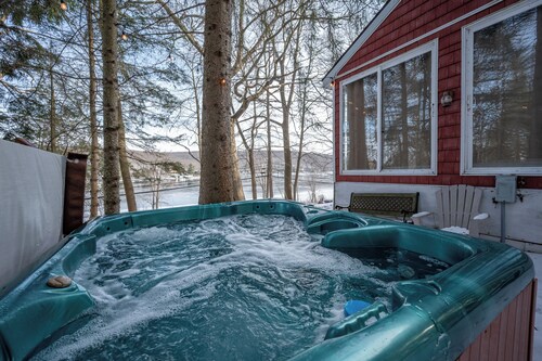 Charming Dog Friendly Cottage w/ Dock & Fire Pit
