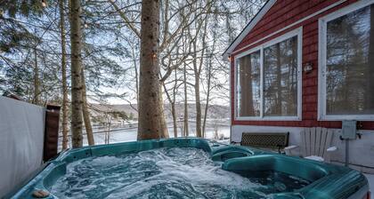 Charming Dog Friendly Cottage w/ Dock & Fire Pit