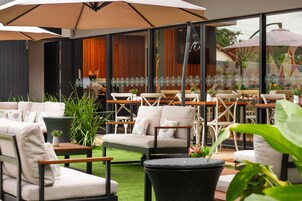 Smart TV de 43 pulgadas con canales digitales, una televisión