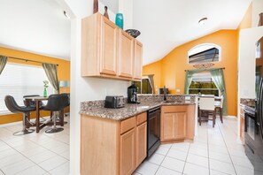 House, Multiple Beds, Private Pool, Golf View | Private kitchen | Fridge, microwave, oven, stovetop