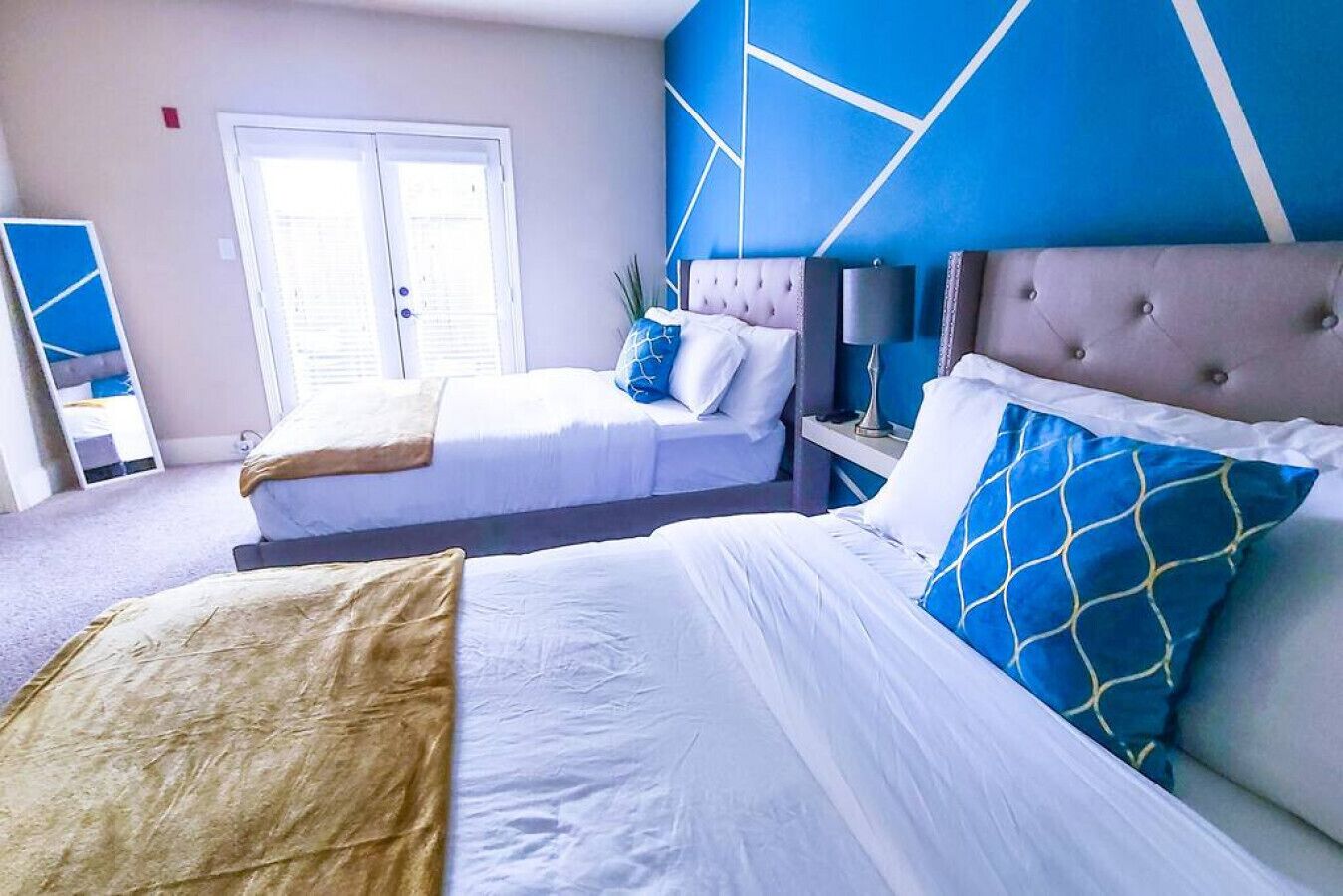 3 chambres, bureau, fer et planche à repasser, lit parapluie