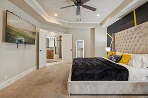 3 bedrooms, desk, iron/ironing board, travel cot