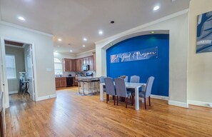 Dining - Artsy 3-Story Townhouse w/ Hot Tub - Perfect for Groups (Houston)