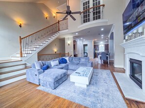 Smart TV, fireplace