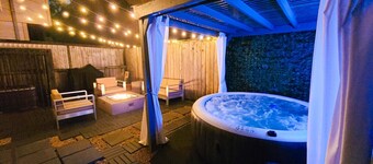 Artsy 3-Story Townhouse w/ Hot Tub - Perfect for Groups