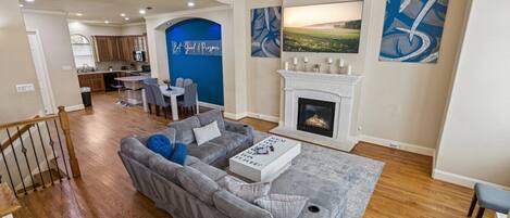 智能电视、壁炉