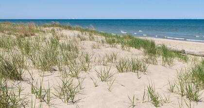 The "Pool Barn Camper" w/Hot Tub near Indiana Dunes