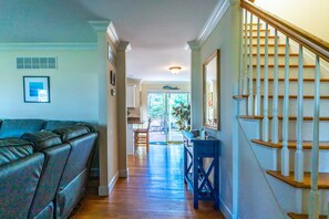 Living area - Lovely Hampton Bays house (Hampton Bays)