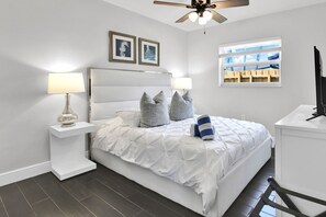 4 bedrooms, iron/ironing board, travel cot, free WiFi - Villa Coastal Cove Sparkling Pool Close to Beach BBQ En-Suite (Boca Raton)