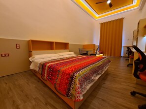 4 chambres, bureau, fer et planche à repasser, lit parapluie