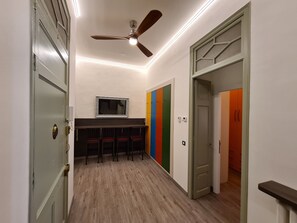 Interior - Apartaments Vicus 3, with views of the Plaza Mayor de Vic (Vic)