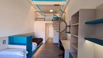 4 bedrooms, desk, iron/ironing board, travel crib