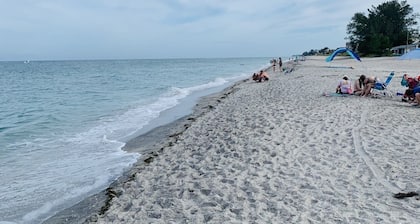 Come enjoy an unforgettable family vacation on Manasota Key