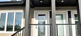 Serene 2 bedroom condo with balcony and lakeview plus Free Parking