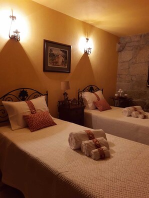 2 chambres, fer et planche à repasser, Wi-Fi gratuit, draps fournis