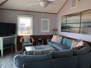 Smart TV, DVD player, books, stereo