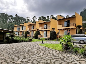 Interior entrance - Hotel 7 Cabañas (Valle de Bravo)