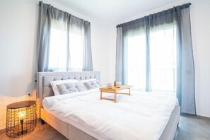 4 bedrooms, iron/ironing board - Vibrant Seaside Stay with Balcony (Nahariya)