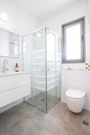 Hair dryer - Vibrant Seaside Stay with Balcony (Nahariya)