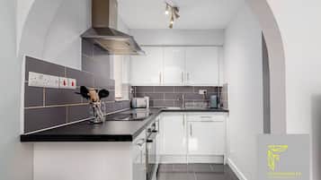 Refrigerador, microondas, horno, cafetera/tetera