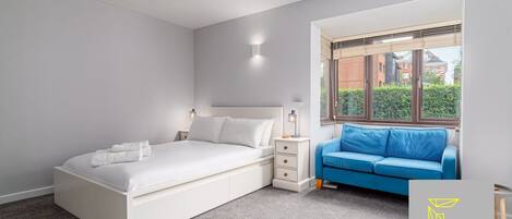 1 bedroom, desk, iron/ironing board, Internet