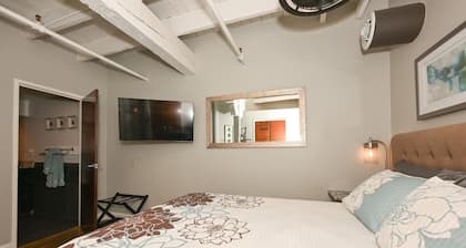 Downtown Cleveland Loft - Lake Views w/Private Rooftop!