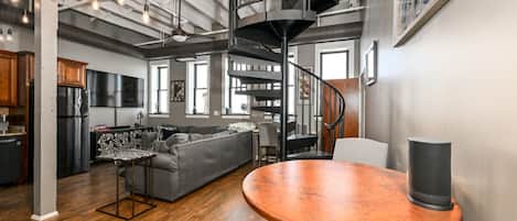 Smart-TV, Videospiele, DVD-Player, BĂŒcher