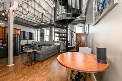 Downtown Cleveland Loft - Lake Views w/Private Rooftop!