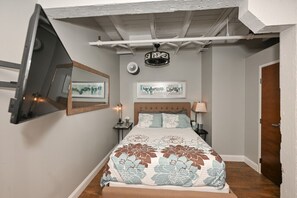 2 bedrooms, desk, iron/ironing board, travel cot - Downtown Cleveland Loft - Lake Views w/Private Rooftop! (Cleveland)