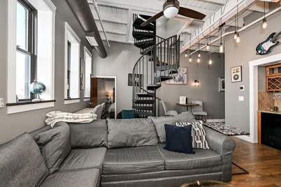 Downtown Cleveland Loft - Lake Views w/Private Rooftop!
