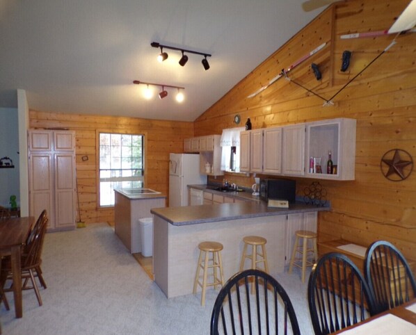 Fridge, microwave, oven, stovetop - Three bedroom in United States of America, Cloudcroft (Cloudcroft)