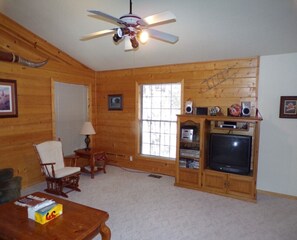 TV, fireplace - Three bedroom in United States of America, Cloudcroft (Cloudcroft)
