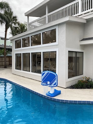 Outdoor pool, a heated pool - Excellent home for multiple families. Enjoy the pool or fish off the dock. (Clearwater)
