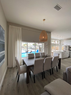 Dining - Excellent home for multiple families. Enjoy the pool or fish off the dock. (Clearwater)