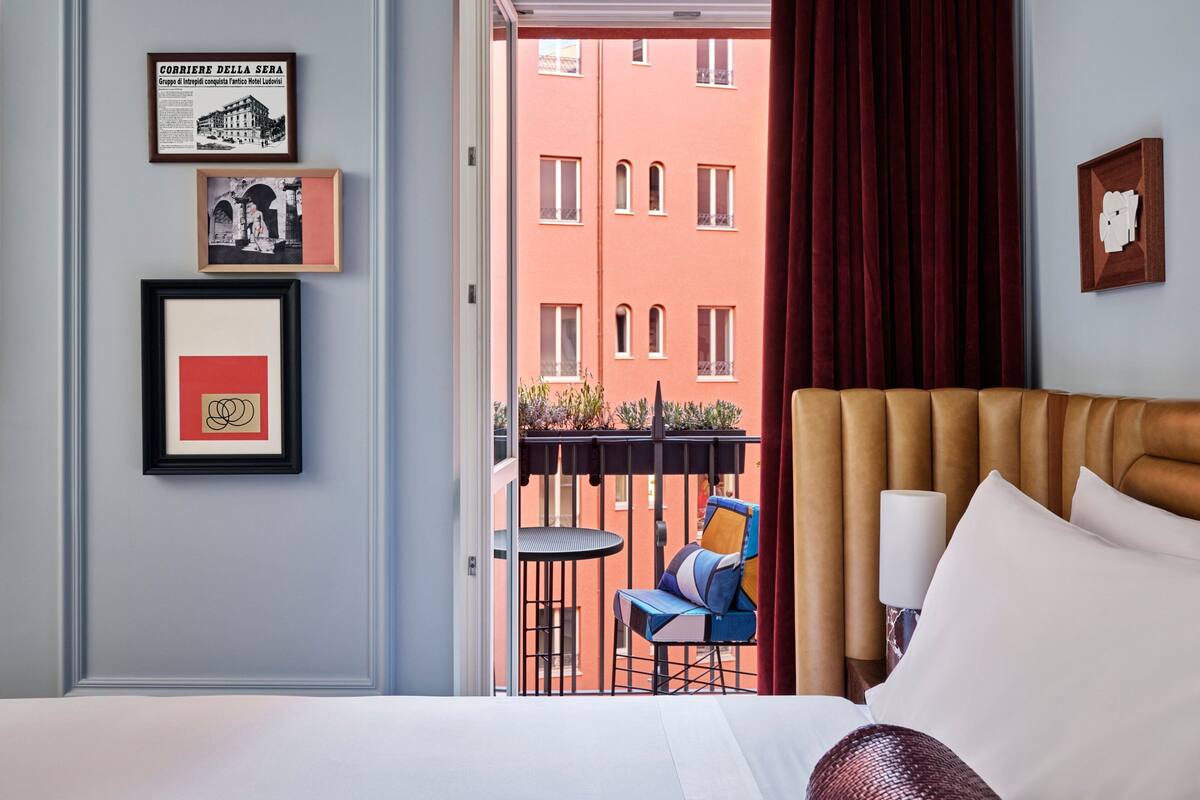 Premier Room, 1 Katil Raja (King), Balcony, Garden View | Peralatan tempat tidur hipoalergenik, bar mini, peti besi dalam bilik 