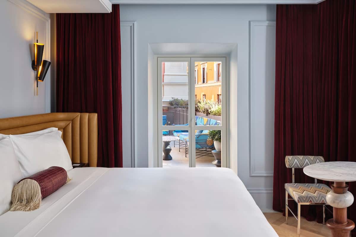 Room, 1 King Bed, Terrace | Hypo-allergenic bedding, minibar, in-room safe, desk