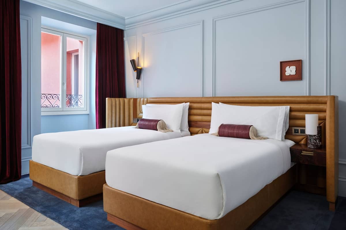 Standard Room, 2 Katil Bujang (Single) | Peralatan tempat tidur hipoalergenik, bar mini, peti besi dalam bilik 
