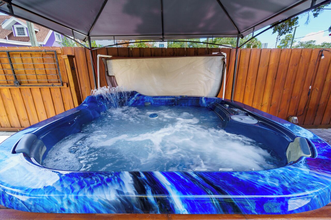 Outdoor spa tub
