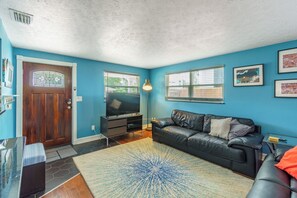 Smart TV - Private Hot Tub near Univ of Tampa; Nestled in Downtown (Tampa)