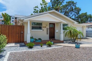 Exterior - Private Hot Tub near Univ of Tampa; Nestled in Downtown (Tampa)