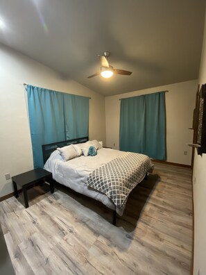 3 Schlafzimmer, Schreibtisch, Reisekinderbett, kostenloses WLAN